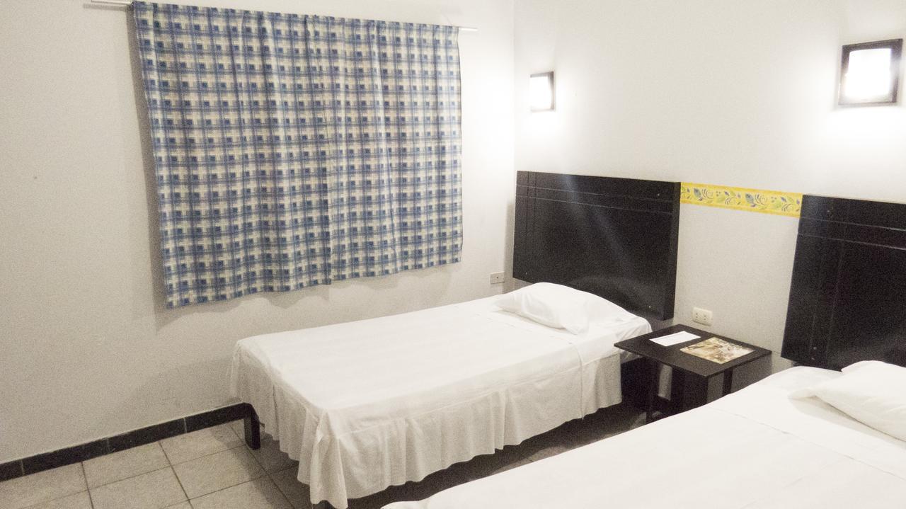 Jer'S Hostal Tumbes Bagian luar foto