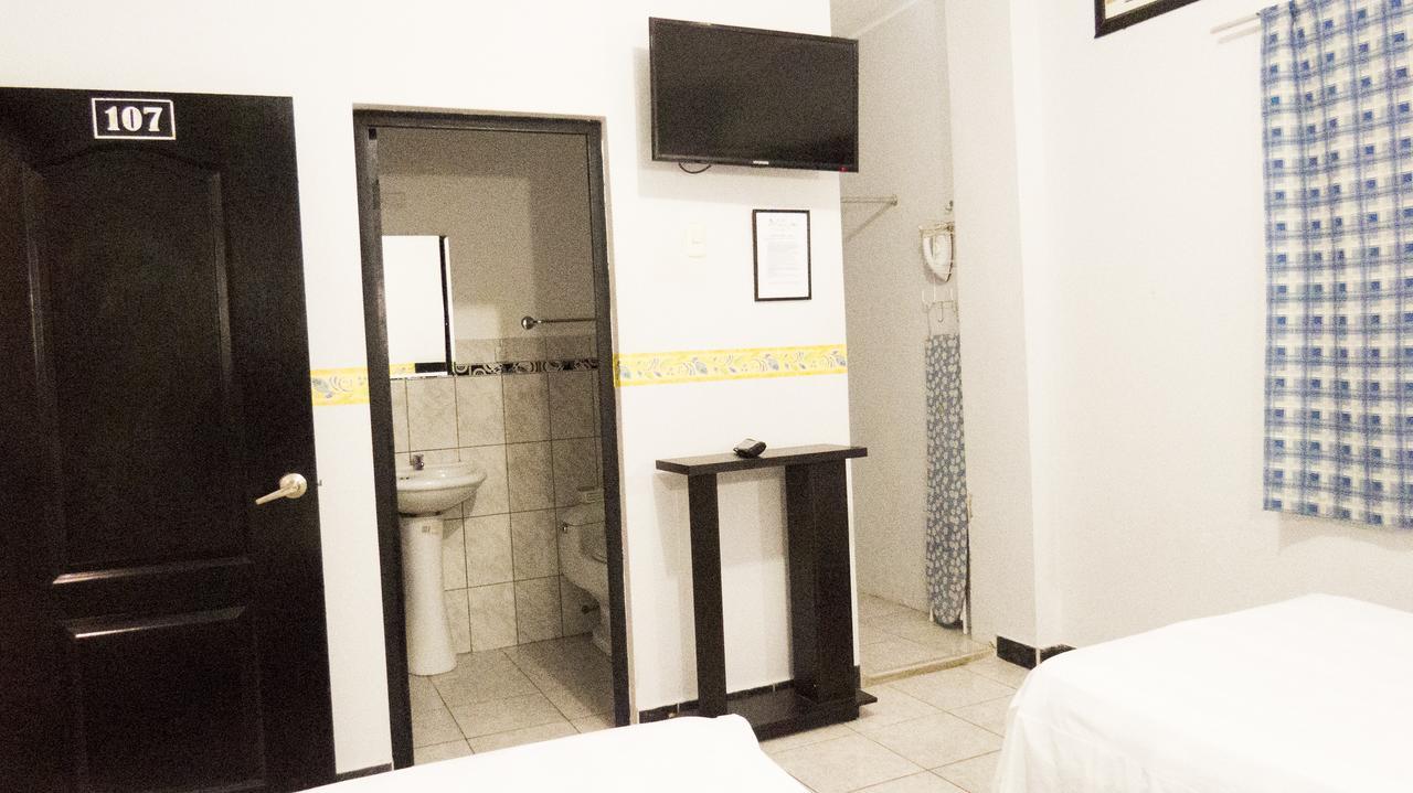 Jer'S Hostal Tumbes Bagian luar foto