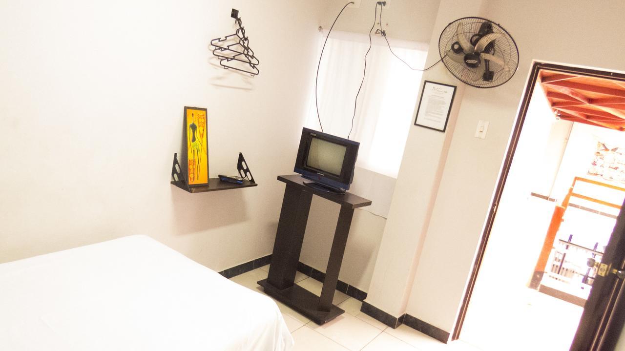 Jer'S Hostal Tumbes Bagian luar foto