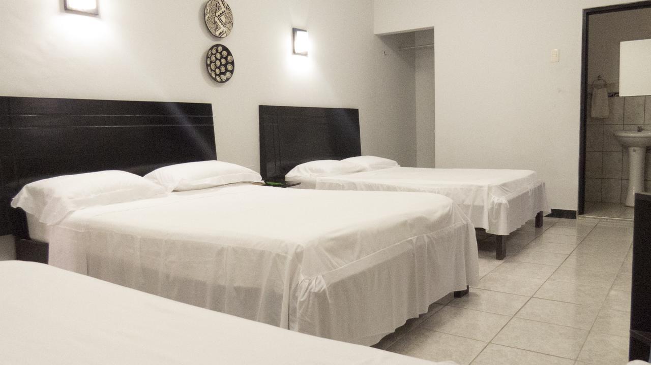 Jer'S Hostal Tumbes Bagian luar foto