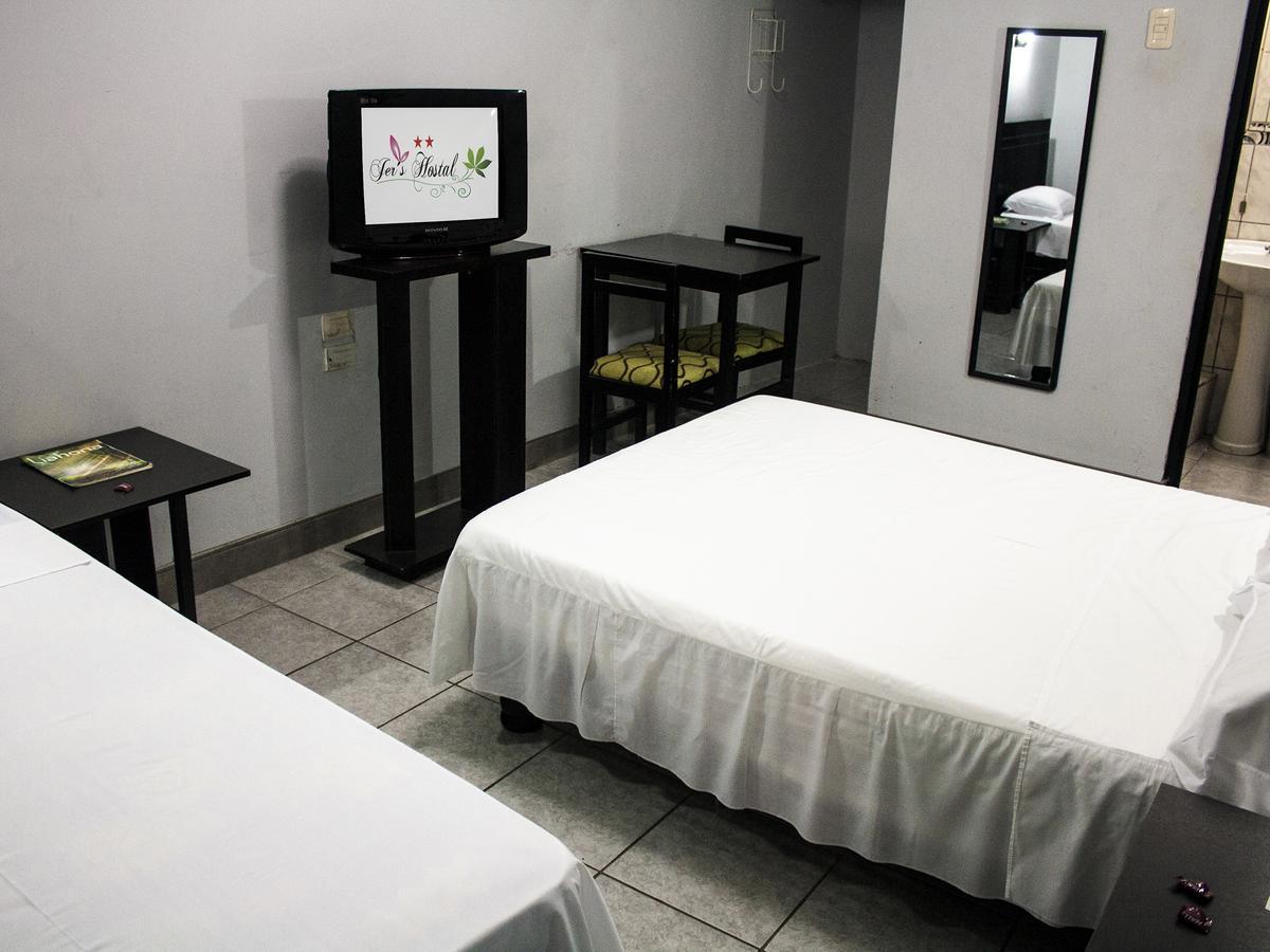Jer'S Hostal Tumbes Bagian luar foto